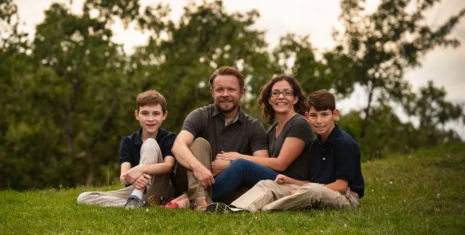 Семья сделала ДНК-тест, семь, муж и жена, мать и сын, биологический отец, чужой сын, ошибка в клинике, ошибка врачей, другая семья