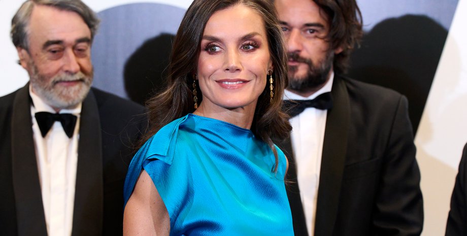 Королева Летиция, Королева Летиция стиль, королева испании, шелковый комплект, король филипп, мадрид, испанские бренды