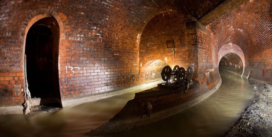 Підземні тунелі, підземні тунелі під Нью-Йорком, шахта, метро, підземелля, підземне житло, люди-кроти,