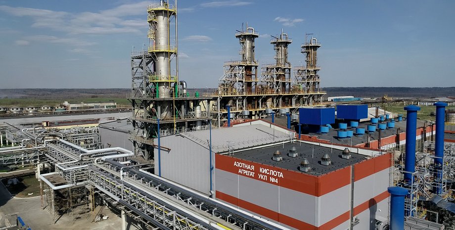 фото цехів хімзаводу Акрон у Великому Новгороді РФ