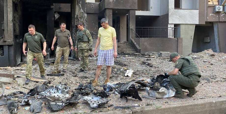 Ракетный обстрел Киева, ракетный удар по Киеву, ракета попала в жилой дом, ракетная атака