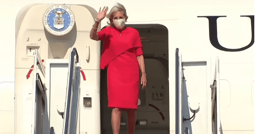 Джилл Байден, самолет, токио, фото