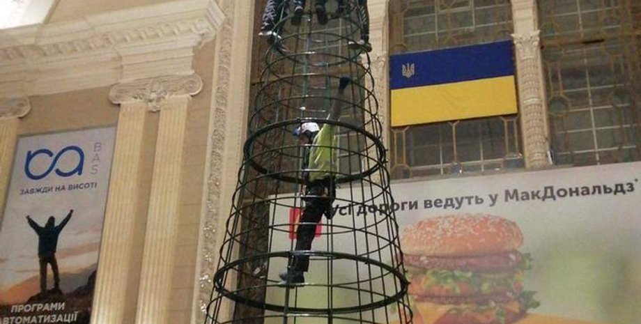 елка, киев, вокзал