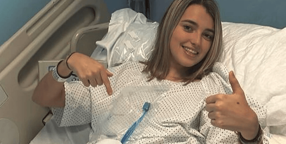 Дівчина проковтнула зубну щітку, зубна щітка, подавилася їжею, дістали зубну щітку, почала задихатися, здивувала лікарів