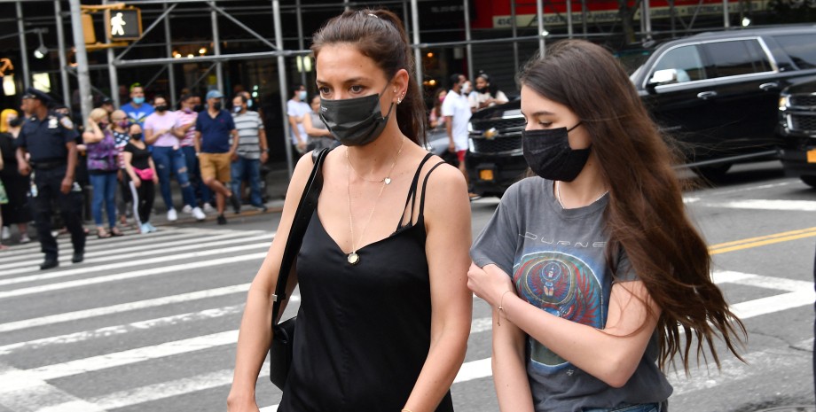 Кеті Голмс з донькою Сурі донька тома круза, сурі круз, донька кеті голмс, том круз особисте життя, нью-йорк, діти тома круза