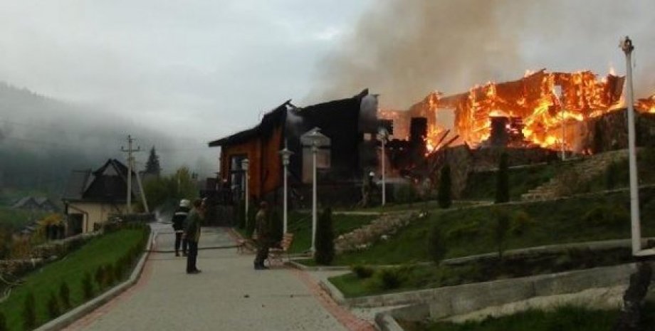 Пожар в комплексе "Киевская Русь" / Фото: hromadske.tv
