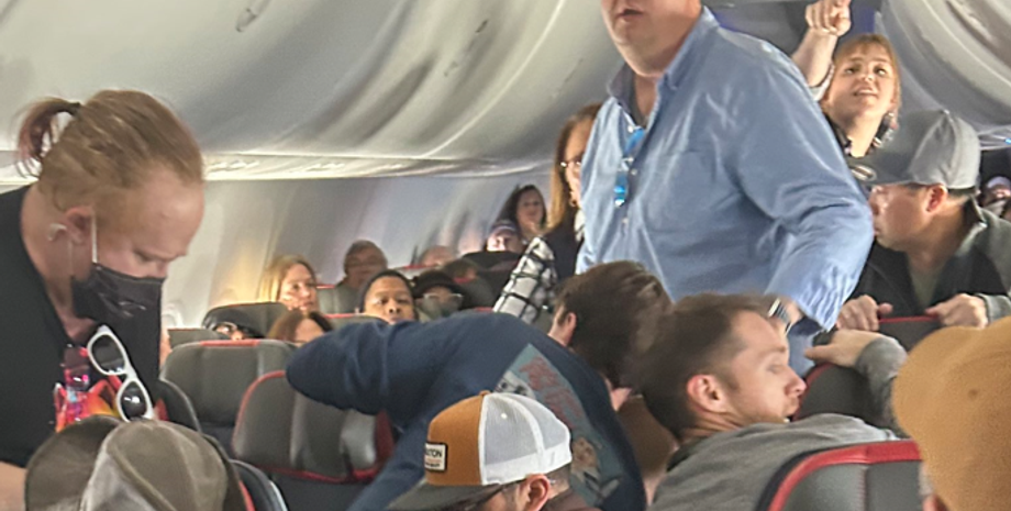 American Airlines, скандал на борту самолета, курьезы, авиация, США, Чикаго, полиция, правонарушения