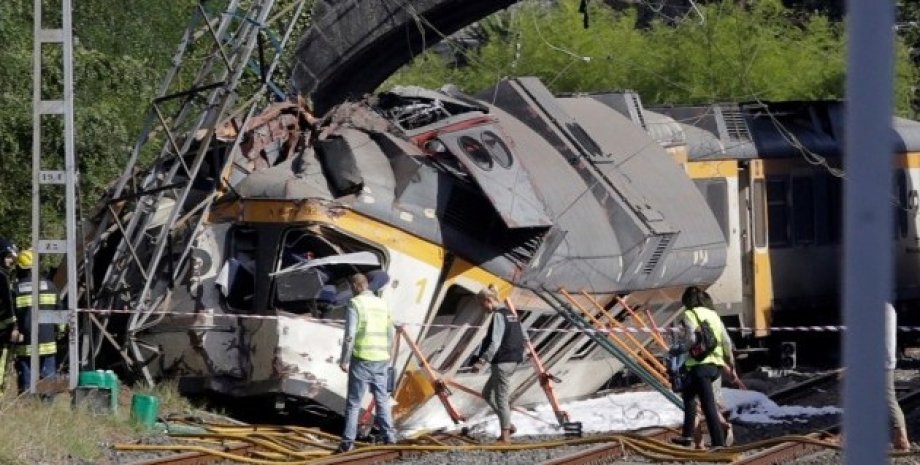 Крушение пассажирского поезда в Испании / Фото: Reuters