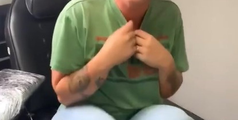 Реакция женщины, женщина истерика, женщина смеется, тату женщина, тату салон реакция, тату у женщины, татуировка у женщины, татуировка у женщины, татуировка проблема