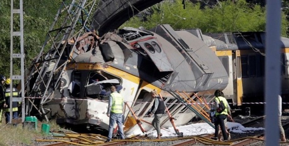 Крушение пассажирского поезда в Испании / Фото: Reuters