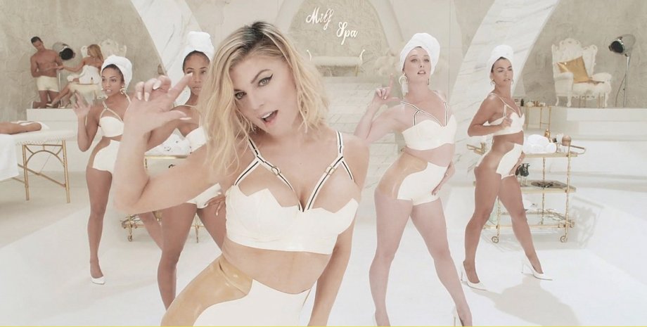 Кадр из клипа Fergie "M.I.L.F. $"