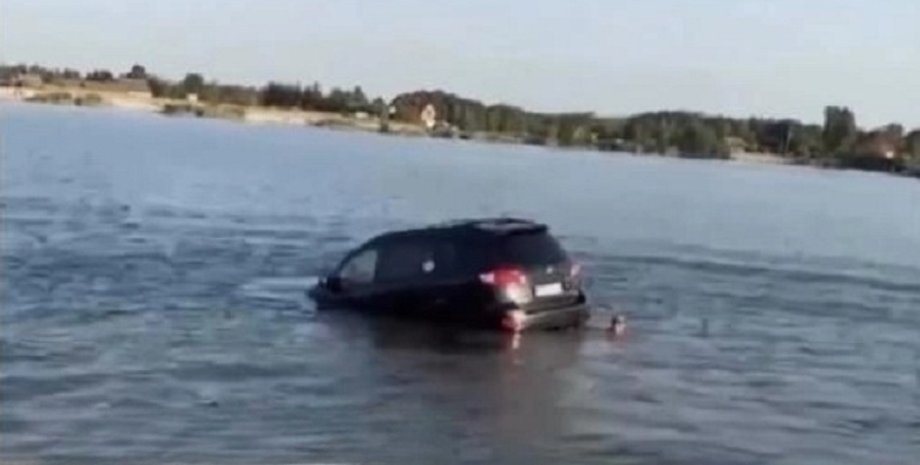 кроссовер утонул, авто утопленник, Hyundai Santa Fe, кроссовер Hyundai