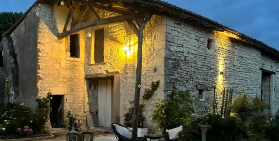 Супруги Шон Болдок и Лолли Керран купили французскую деревню, недвижимость, жилье, Великобритания, поместье под ремонт