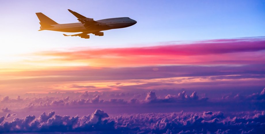 Хаос у небі: два десятки людей зняли з рейсу літака через дивну причину