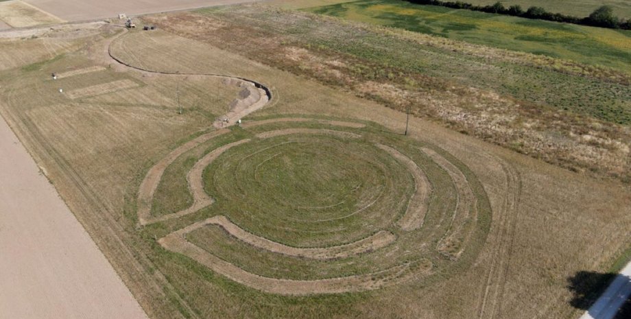 раскопки археологи провели раскопки неолитического поселения