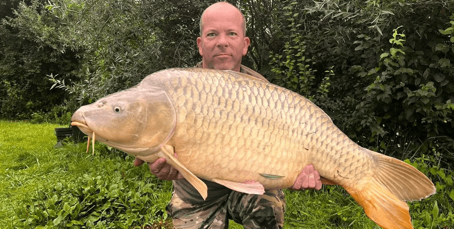 Поймал огромную рыбу, карп, поймал карпа, знак с небес, необычное облако, облако в форме рыбы, карповые боги,