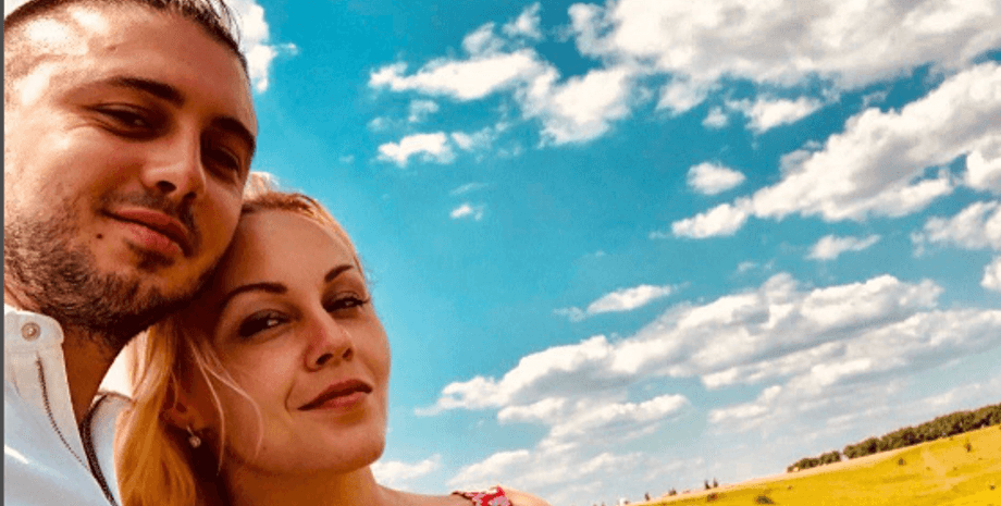 Шанувальники запідозрили, що зіркова пара на межі розлучення.