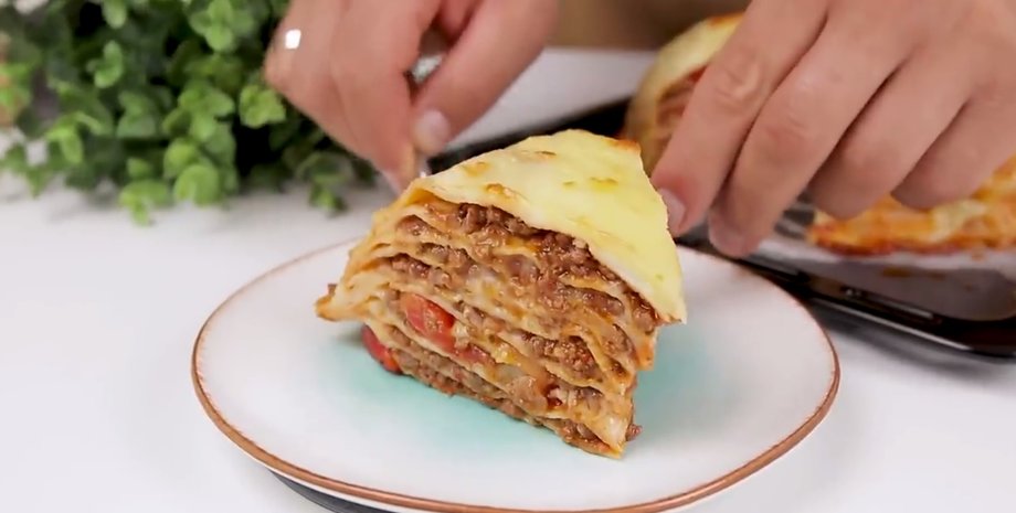 млинцевий пиріг, мисний пиріг, млинець з м'ясом, рецепт млинців, простий рецепт млинців