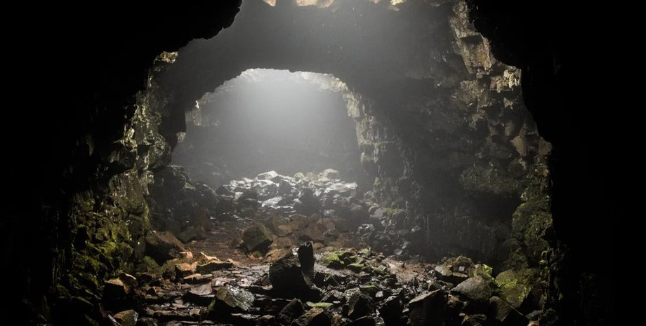 лавовая труба, лавовая пещера