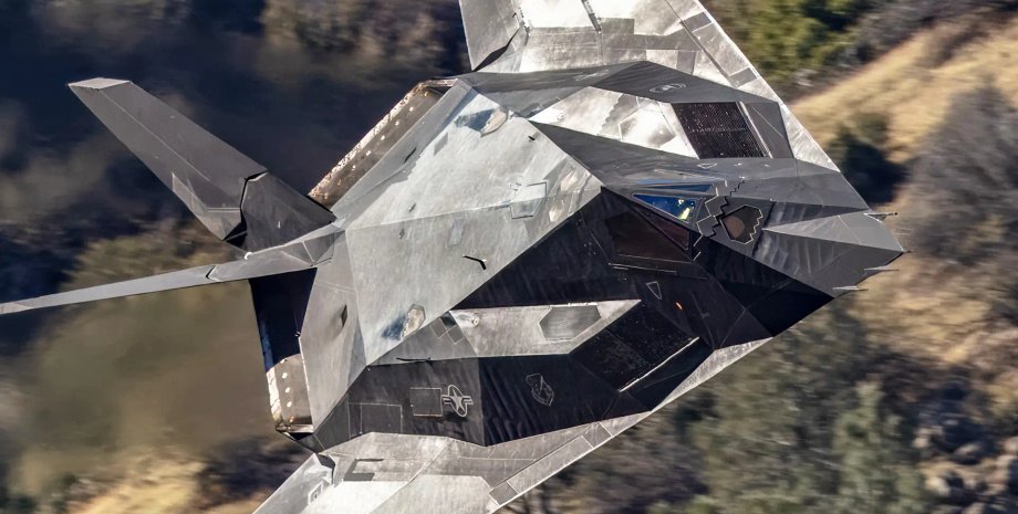 истребитель F-117 Nighthawk