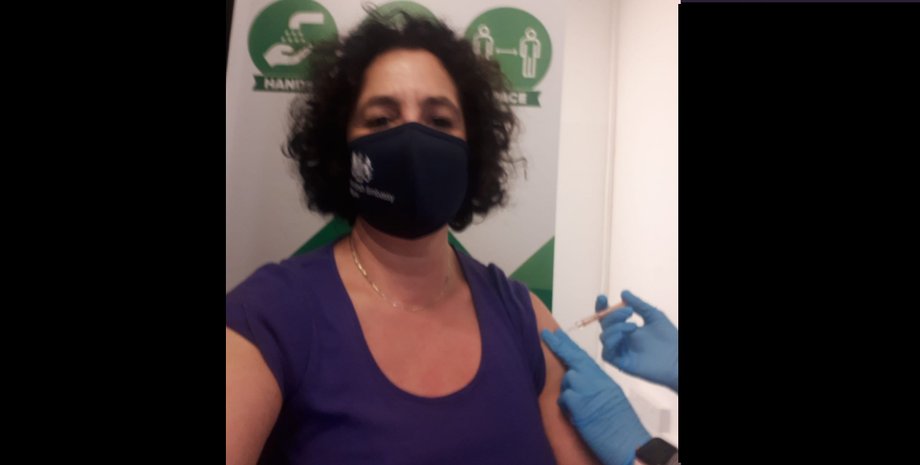 коронавирус, вакцина, AstraZeneca, Мелинда Симмонс, посол, Великобритания, фото