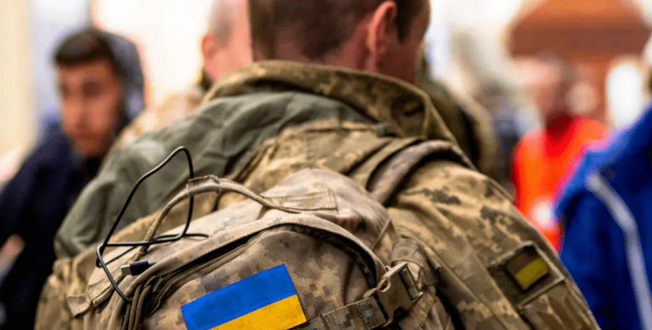 мобілізація, ЗСУ, армія, служба в армії, нашивка прапор України, форма солдата