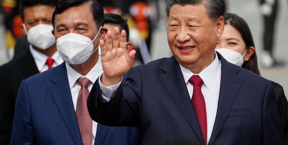 Сиси киініп жатыр