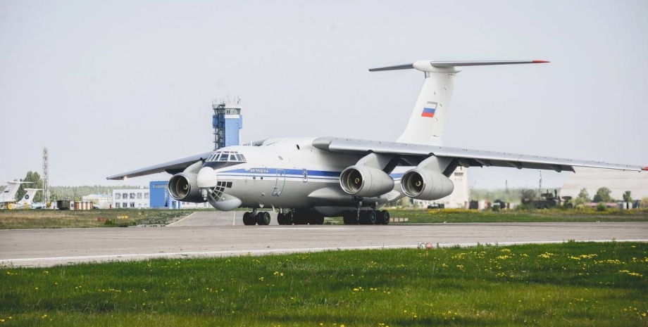 ІЛ-76 на літовищі ІЛ-76, російський літак