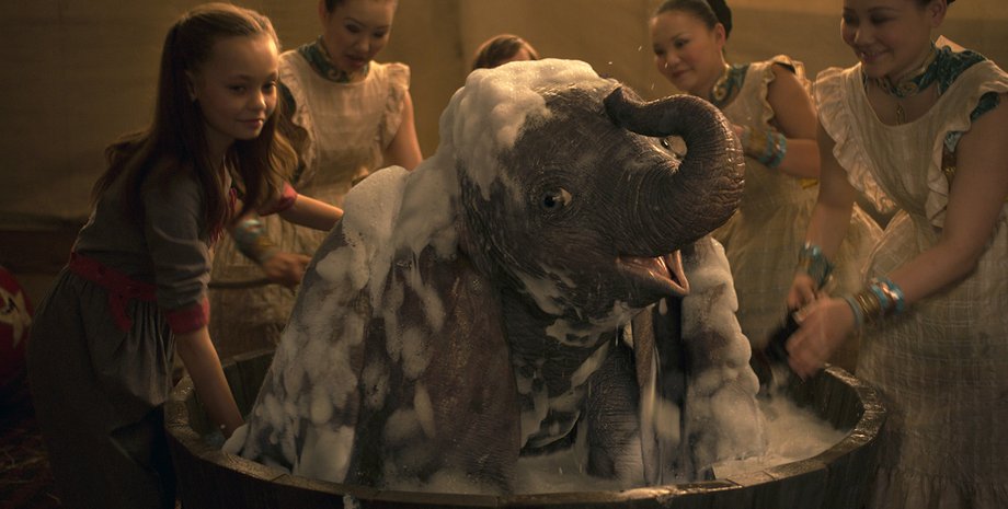 Кадры из фильма "Дамбо"