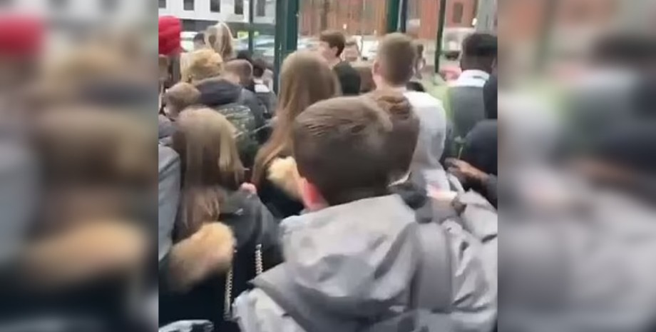 бунты в школах Великобритании, детские бунты, ученики вышли на протесты в британии