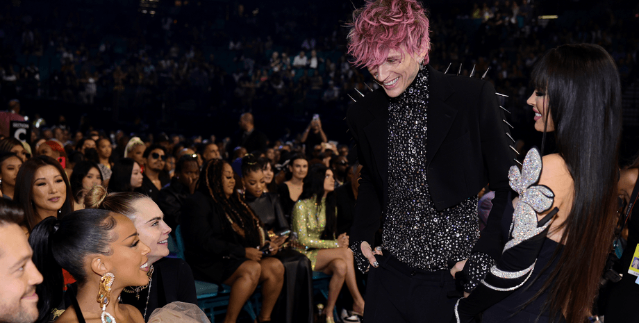 Кара Делевінь, Machine Gun Kelly, Меган Фокс, супербоул 2025, наречений меган фокс, меган фокс вагітна