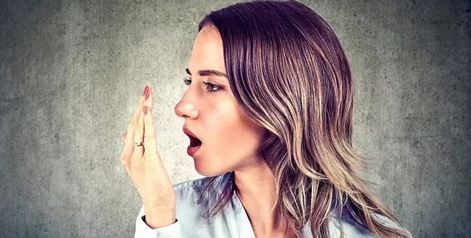 запах із рота, неприємний запах із рота