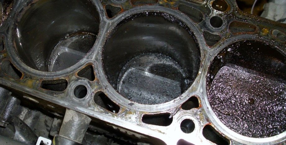 нагар в двигуні