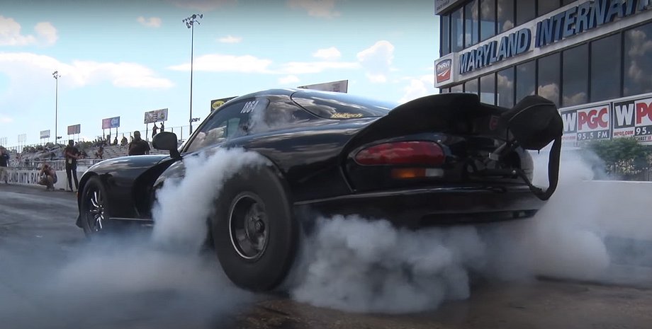 драгстер Dodge Viper