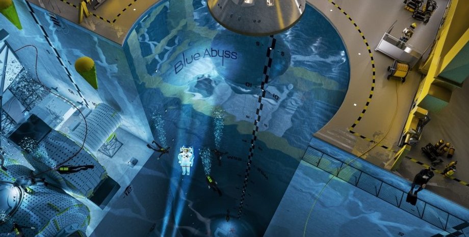 Бассейн Blue Abyss