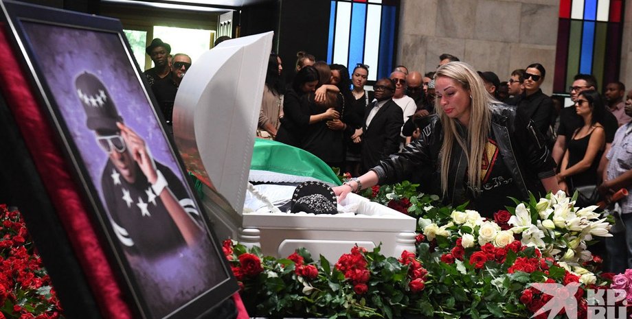 пьер нарцисс, прощание, скандал на похоронах, прощание с пьером нарциссом, похороны шоколадного зайца, похороны пьер нарцисс