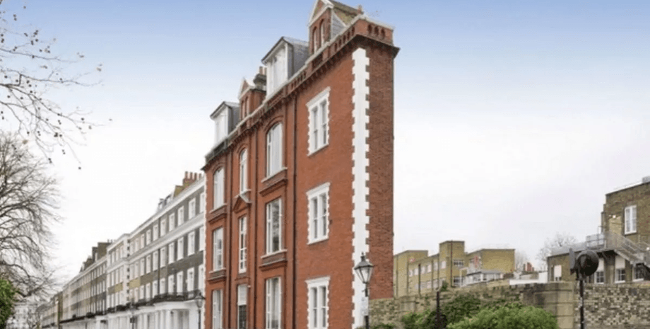 Дуже вузький будинок у Великій Британії, вузький будинок, фасад будинку, дороге житло, дорогі квартири, гарний район, квартира, житло