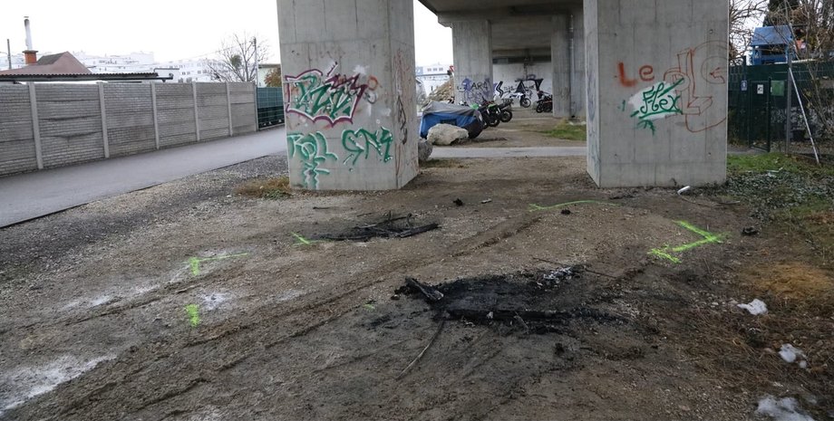 след от сожженной машины