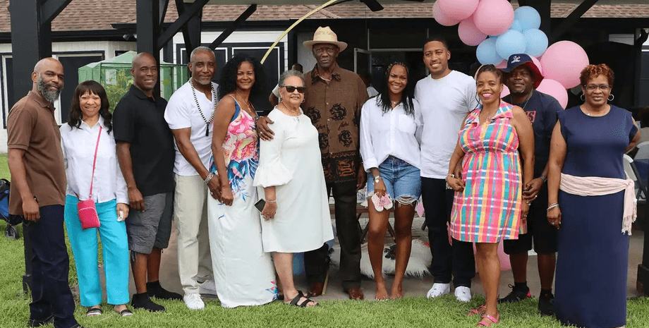 Впервые за 100 лет в истории семьи: вечеринка пары по раскрытию пола ребенка шокировала семью