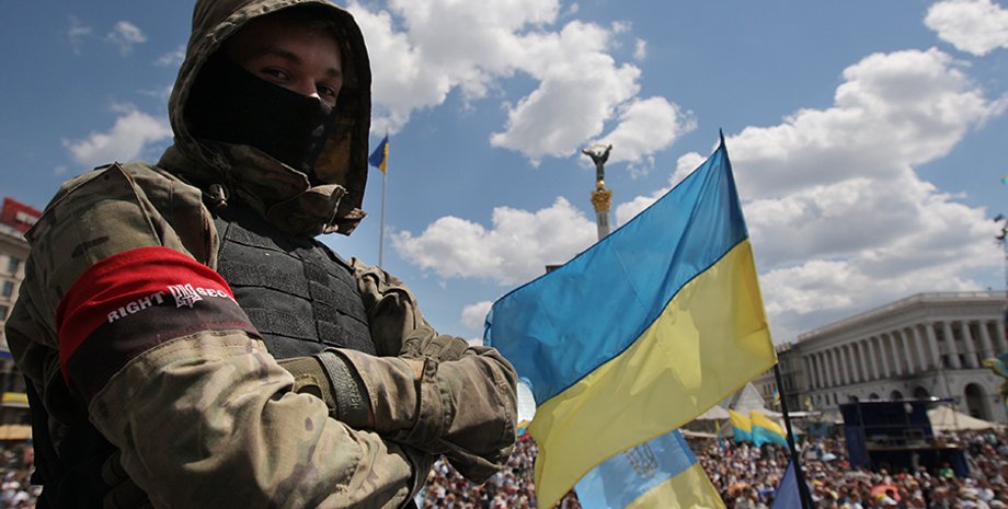 Член "Правого сектора" на Майдане / Дарья Решетняк, "Фокус"