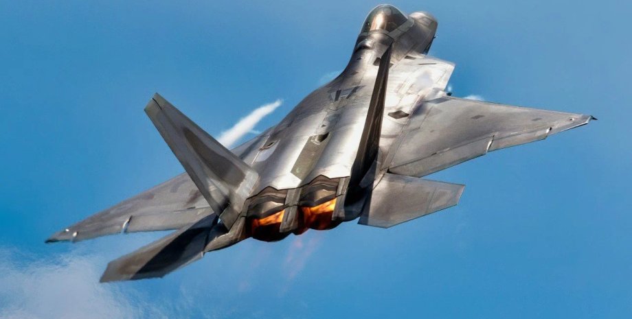 F-22 Raptor самолет США в полете