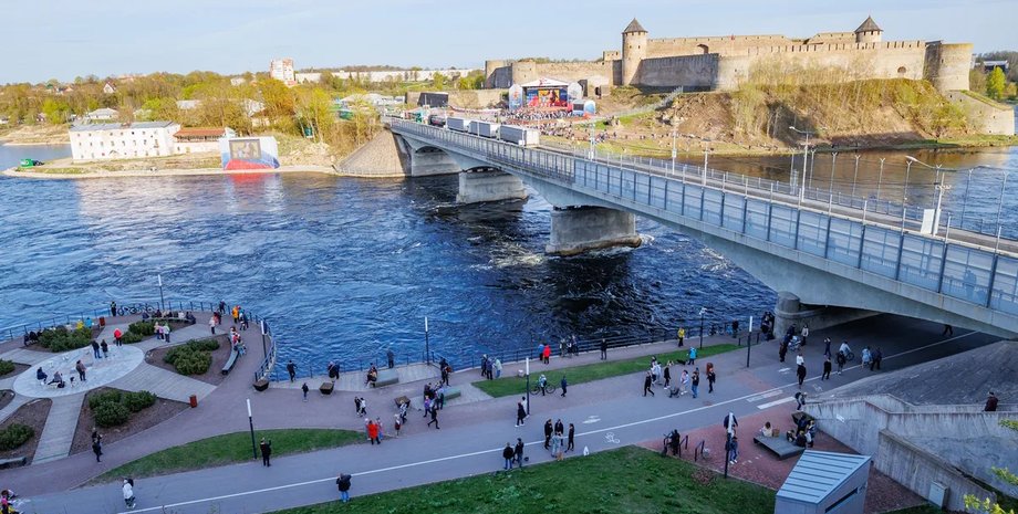 Росія, Естонія, ФСБ РФ, Нарва, крадіжка, буї