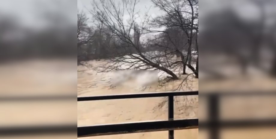 Наводнение на Закарпатье Наводнение на Закарпатье, Закарпатье подтопление, Закарпатье уровень воды, Закарпатье поток воды. Закарпатье горная река, Закарпатье штормовое предупреждение, Закарпатье штормовое предупреждение