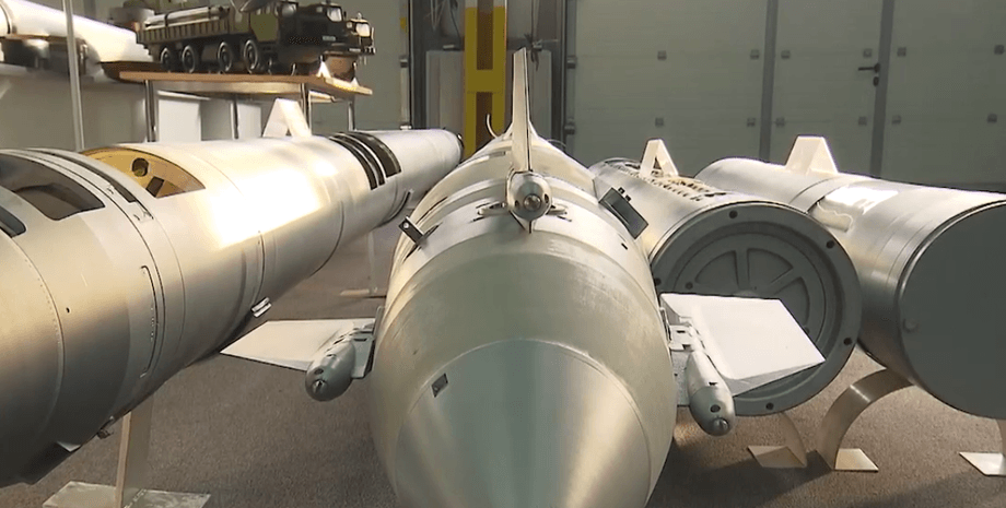 Рули управления на носовом обтекателе