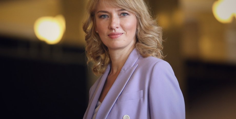 Глава партии "Слуга народа" Елена Шуляк подарила третьему лицу почти 5 млн гривен