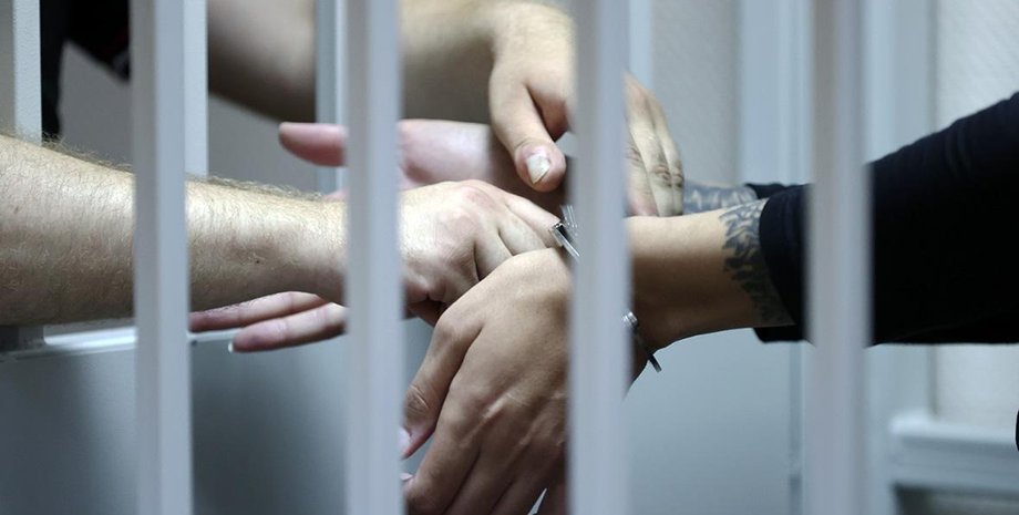 Спецсредство "Ажур" представляет собой разновидность наручников