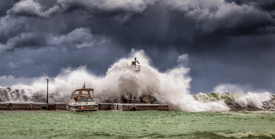шторм в Турции, найден пропавший корабль, моряки пропали без вести