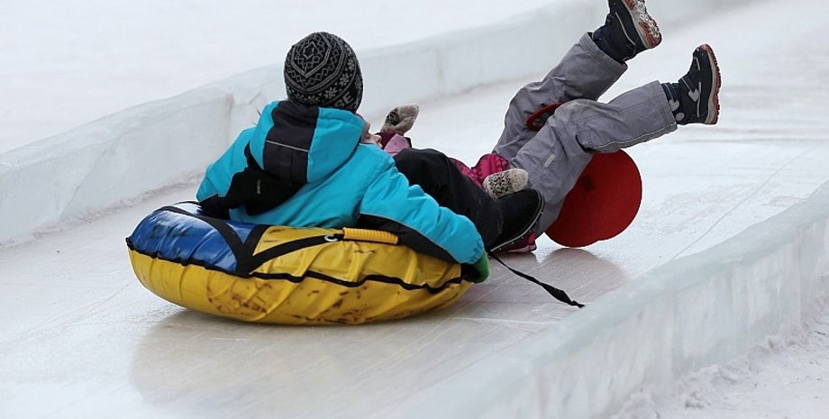 дети ватрушка горки