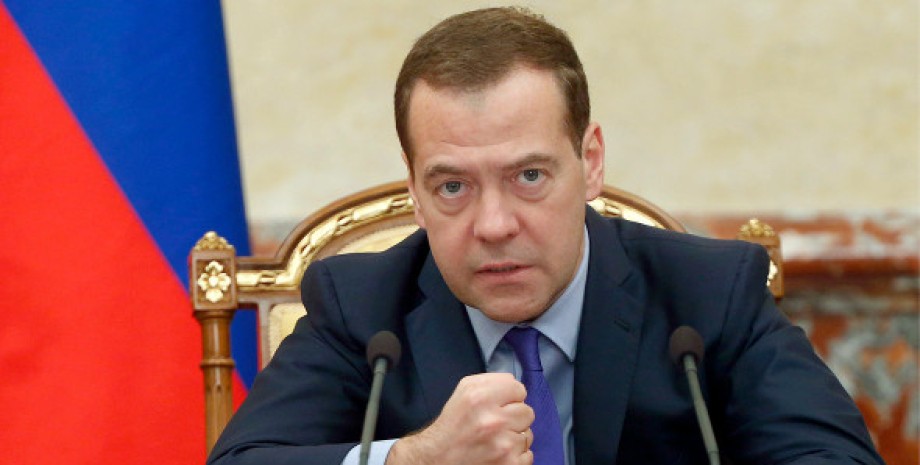 пассаж Дмитрий Медведева на слова президента Франции, агрессивное заявление Медведева, Россия, Франция