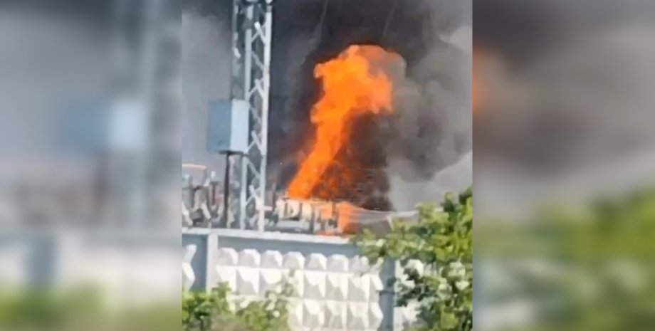 Die russischen Behörden ignorierten das Feuer im Umspannwerk im Grenzdorf der be...